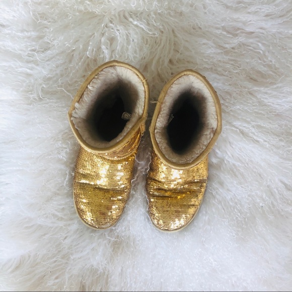 Gold Sparkly Uggs Sequins sz 8 FINAL PRICE!!! MOVING MUST GO SALE!! - Picture 5 of 7